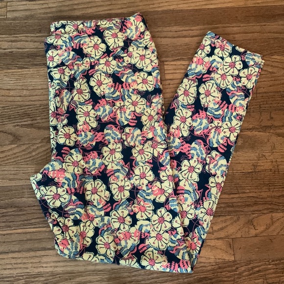 Women’s LuLaRoe Tall & Curvy Leggings Bundle- Mickey Mouse & Cute Patterns - Picture 4 of 10